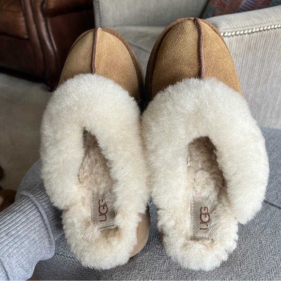 UGG Slipper - Picture 4 of 5